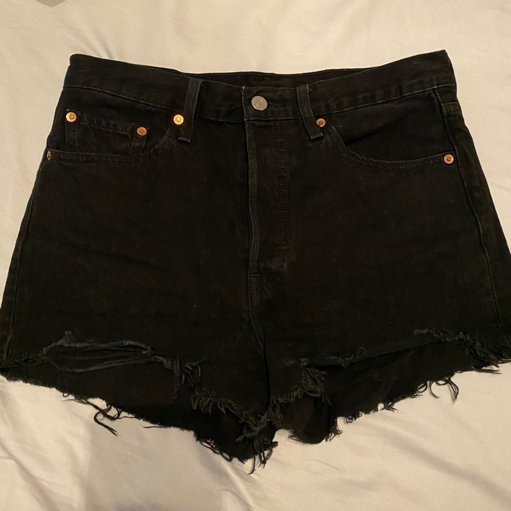 Black Levi’s 501 shorts